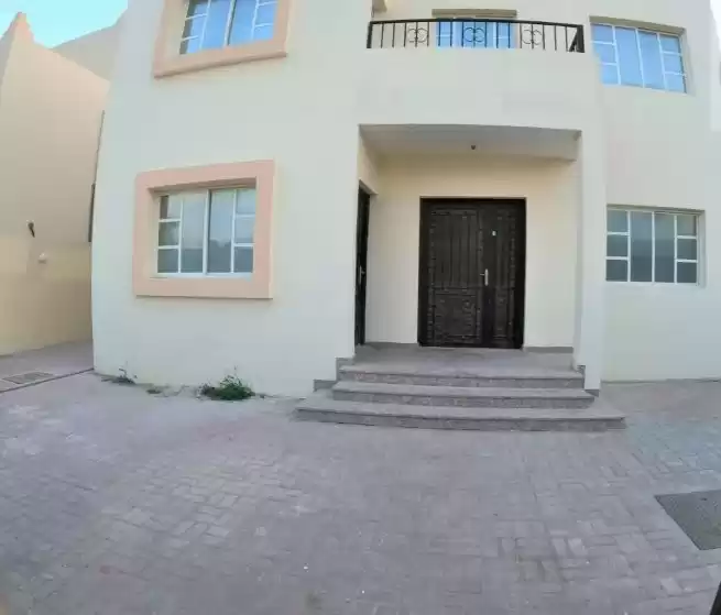 Résidentiel Propriété prête 5 chambres U / f Villa autonome  a louer au Al-Sadd , Doha #9141 - 1  image 